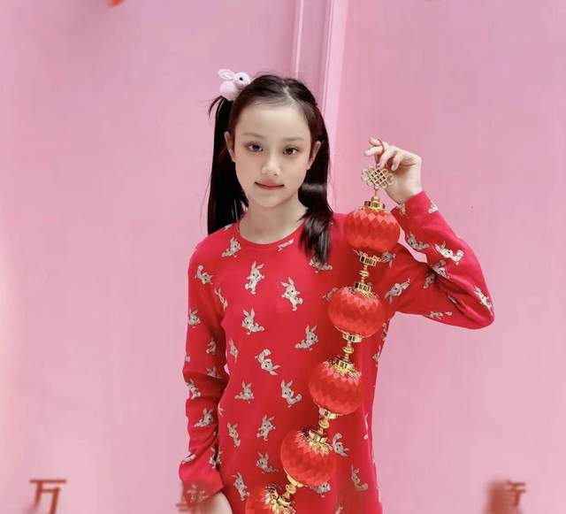 李小璐公开女儿账号，背景图及留言曝光，甜馨似乎很期待父母团圆